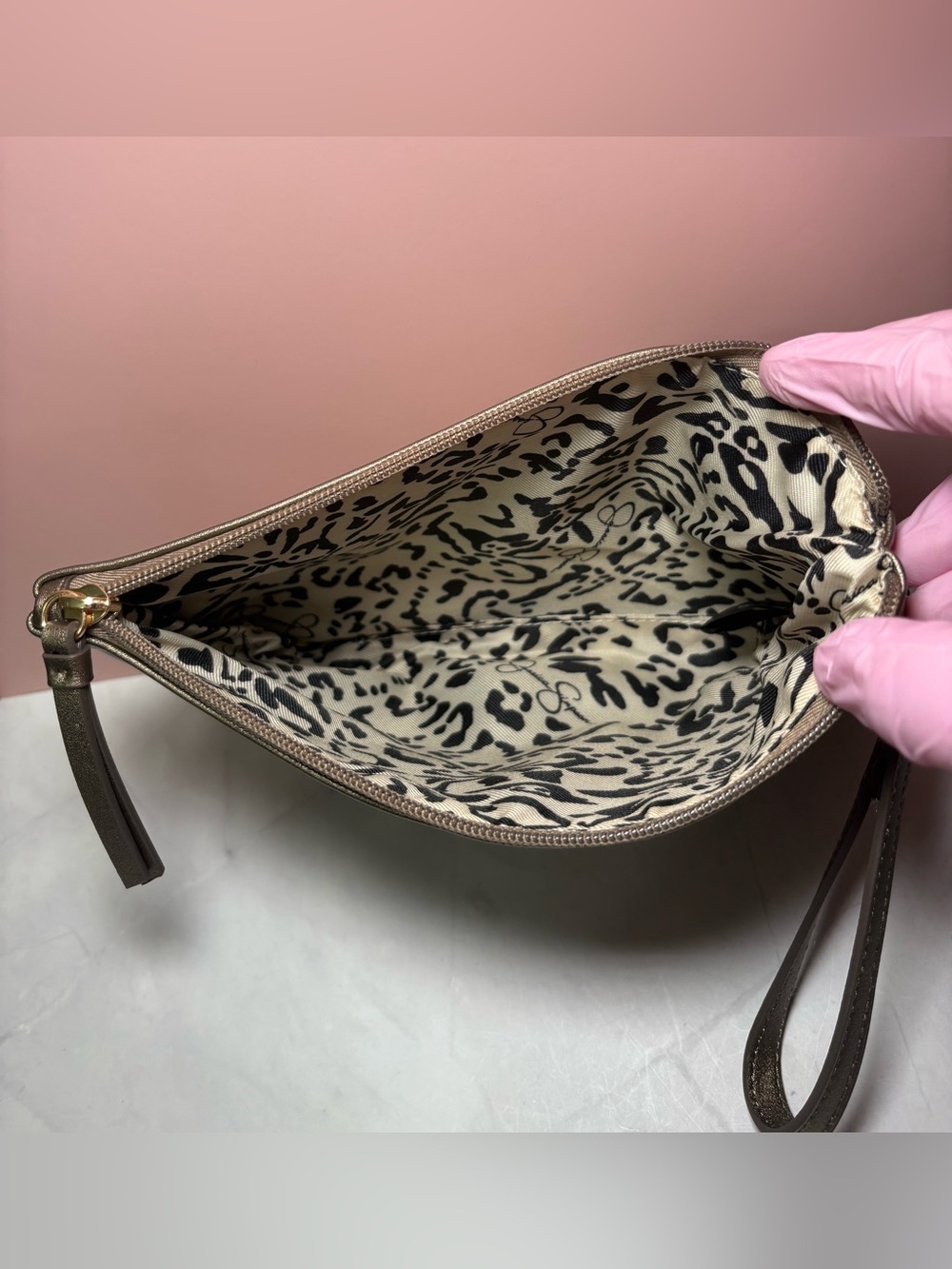 🤎 Jessica Simpson Metallic Bronze Zip Wristlet - Picture 4 of 7